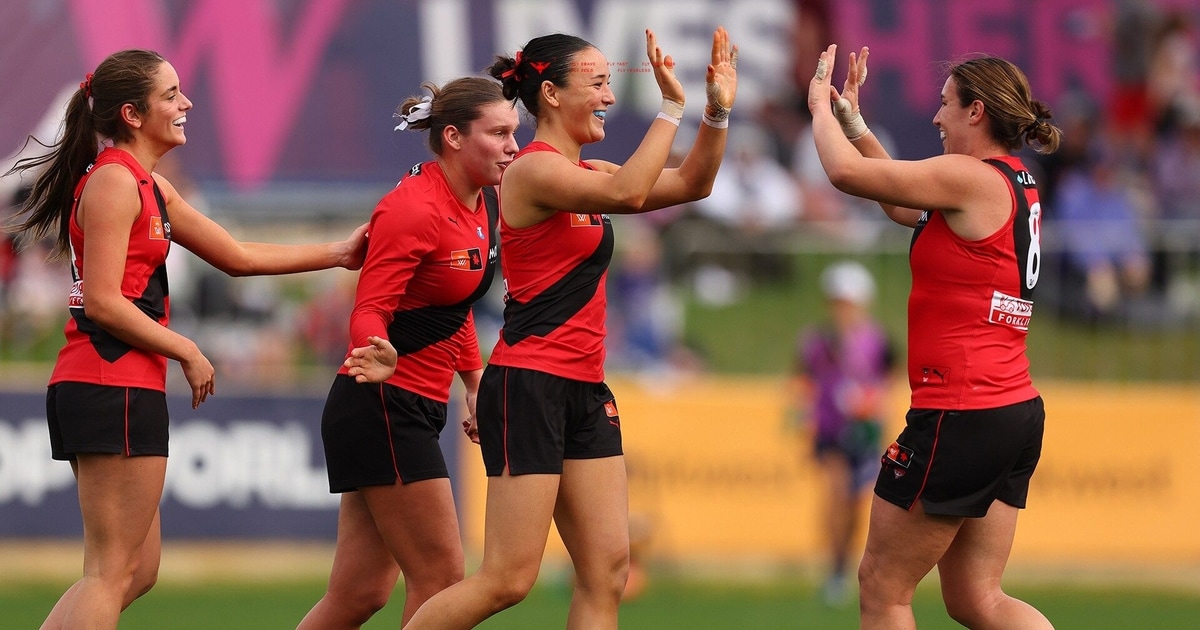 AFLW Rd 5 | Bomber's tumbler just keeps rolling to stun everyone